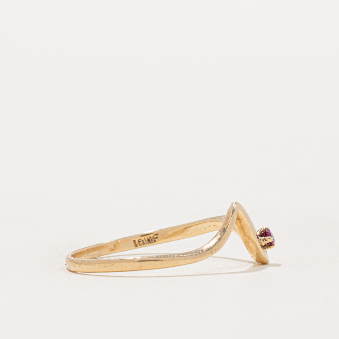 Bague en rubis synthétique à motif vague | 0,03 ct | Taille 7,25 |