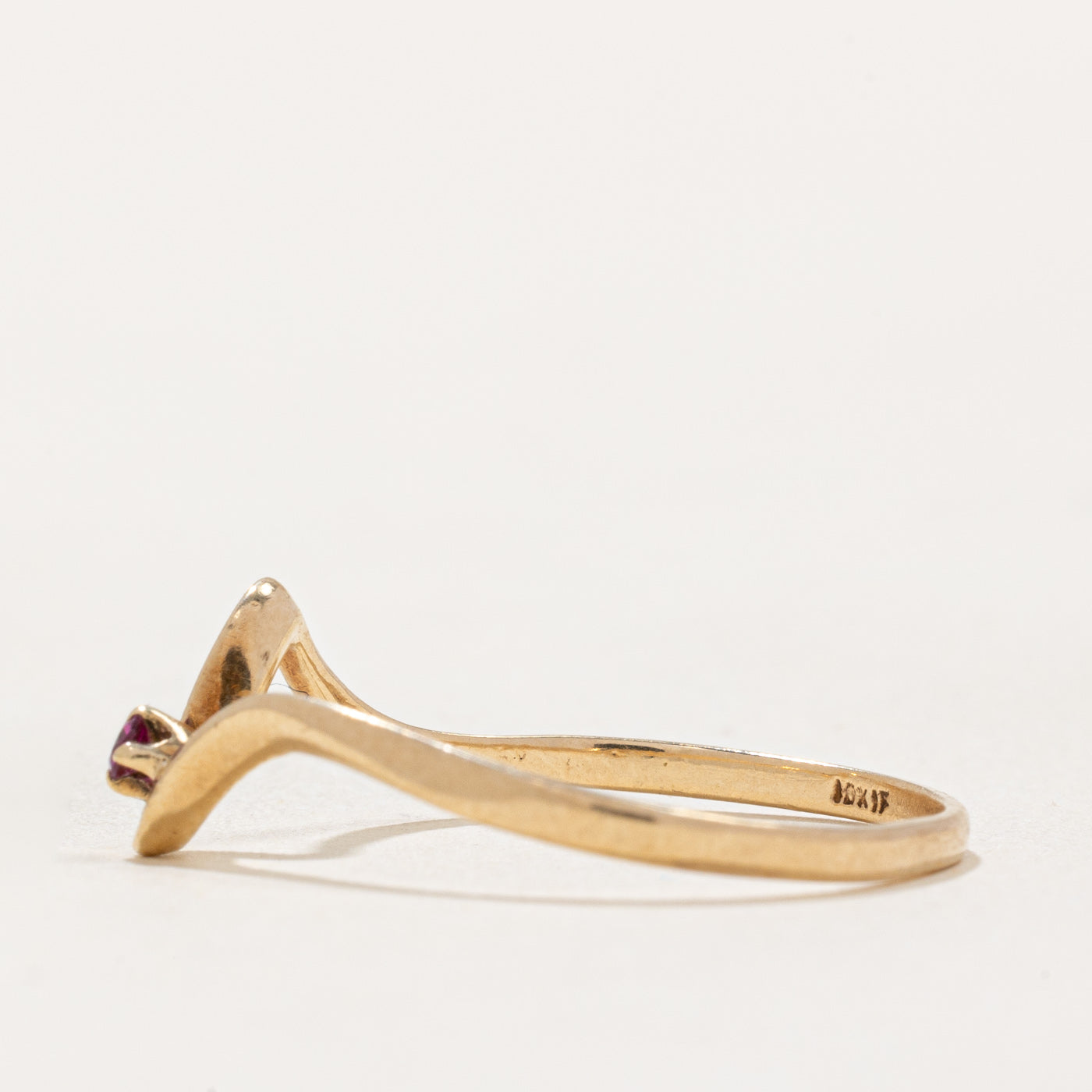 Bague en rubis synthétique à motif vague | 0,03 ct | Taille 7,25 |