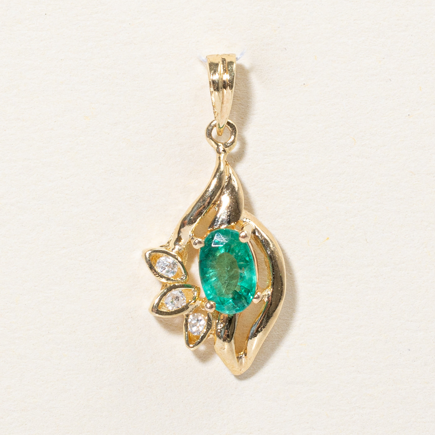 Emerald & Diamond Pendant | 0.30ct, 0.03ctw |