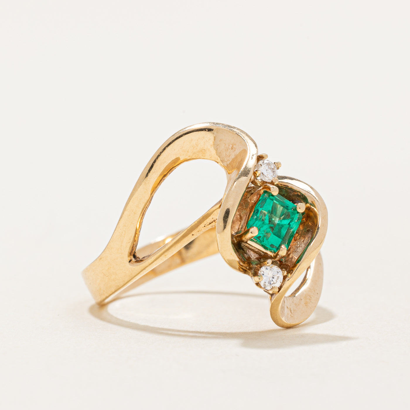 Emerald & Diamond Ring | 0.30ct, 0.05ctw | SZ 6 |