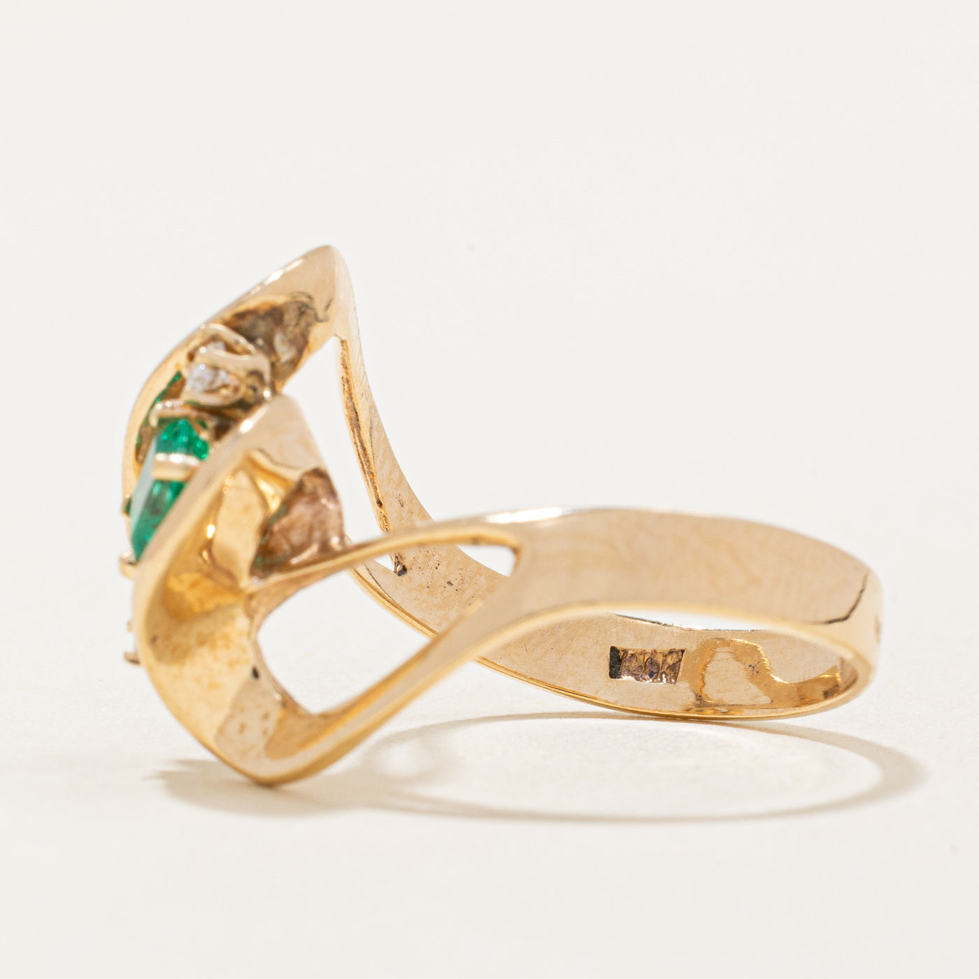Emerald & Diamond Ring | 0.30ct, 0.05ctw | SZ 6 |