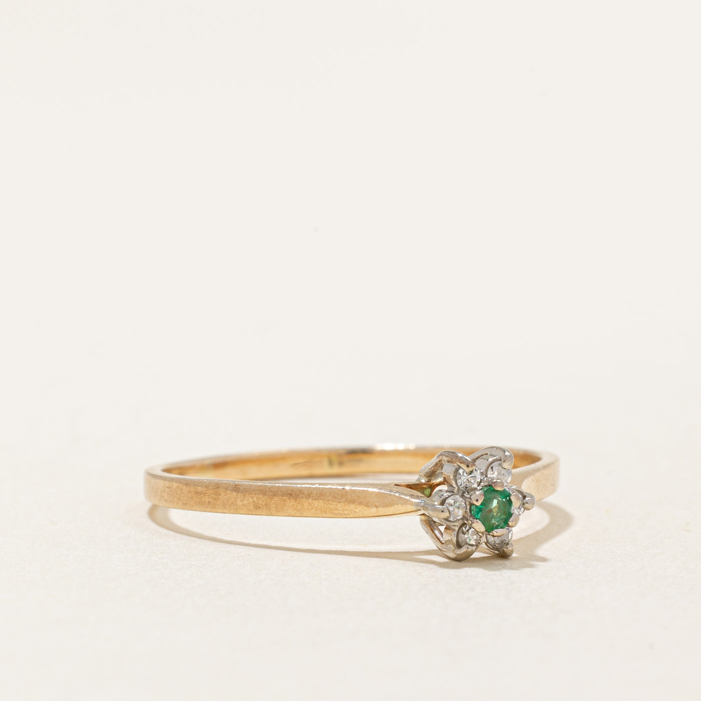 Diamond Halo & Emerald Ring | 0.05ctw, 0.03ct | SZ 8.25 |