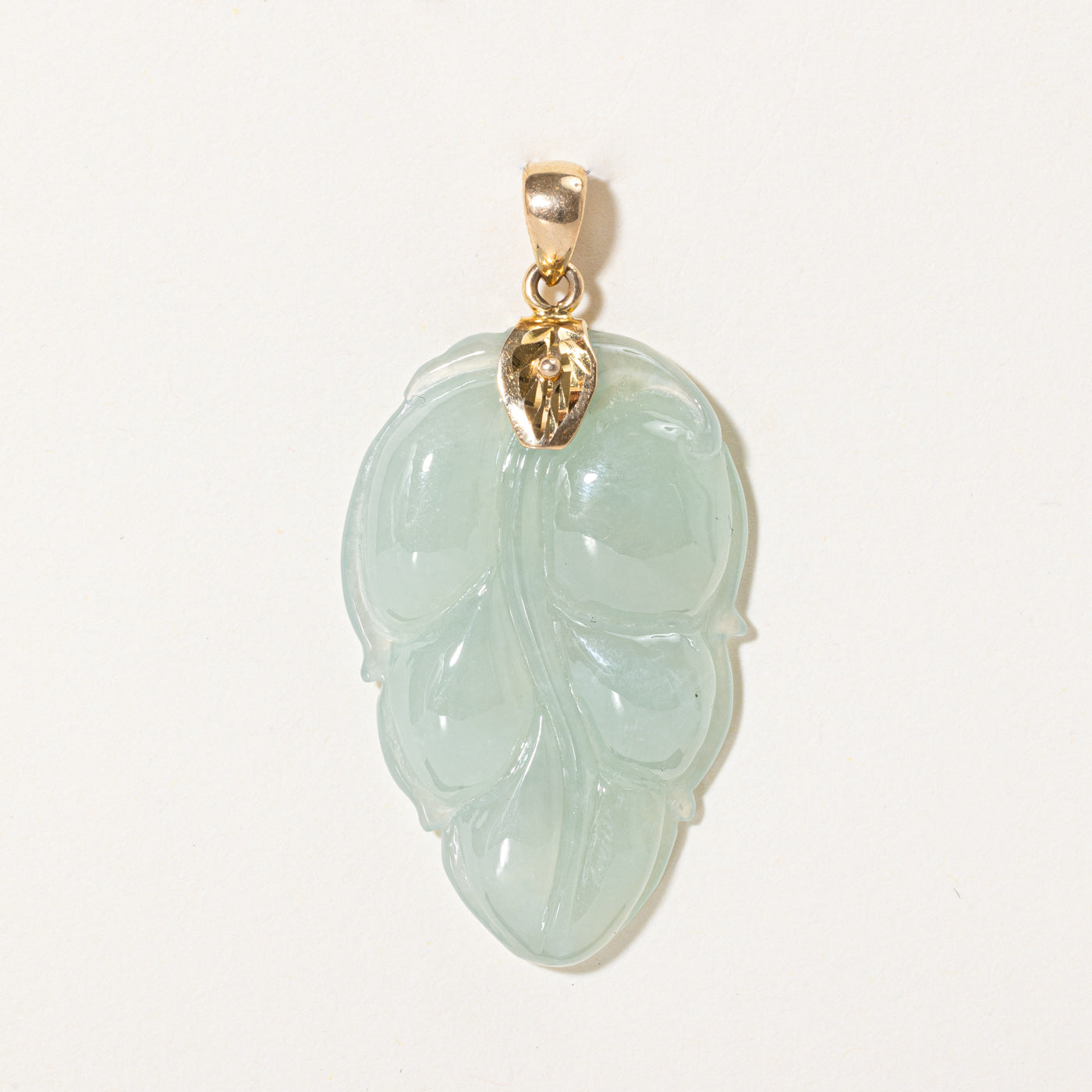 Carved Jadeite Pendant | 35.00ct |