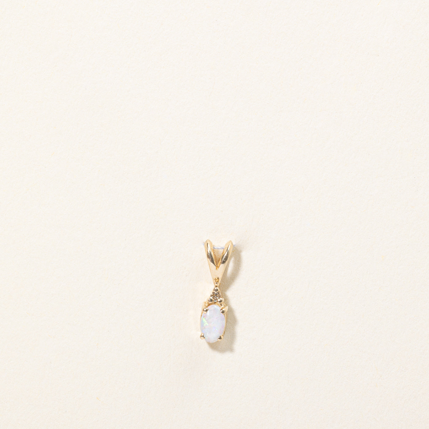 Opal & Diamond Pendant | 0.16ct, 0.01ct |
