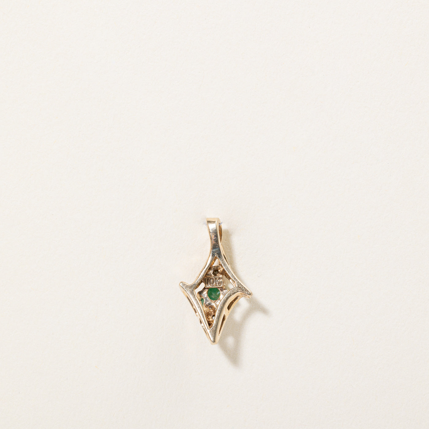 Emerald & Diamond Pendant | 0.14ct, 0.01ctw |