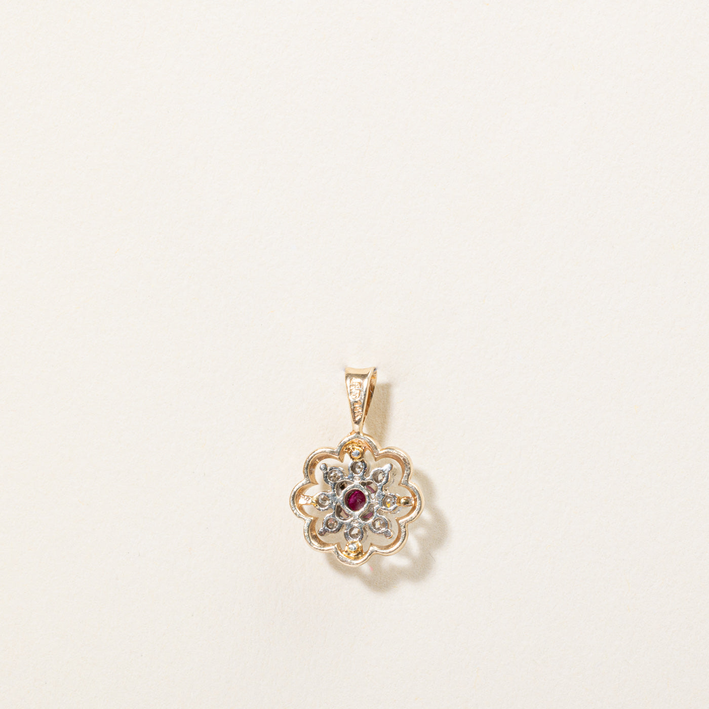 Diamond & Ruby Pendant | 0.12ctw, 0.11ct |