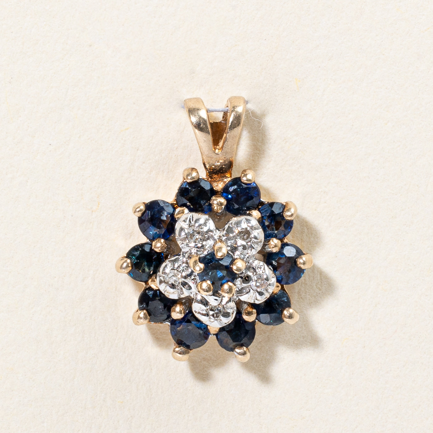 Pendentif saphir et diamant | 0,42 ct, 0,02 ct |