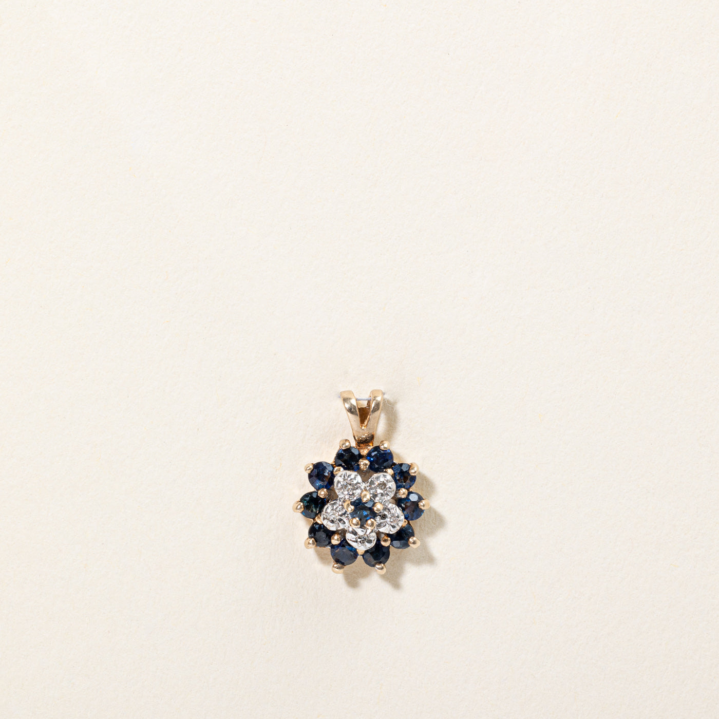 Pendentif saphir et diamant | 0,42 ct, 0,02 ct |