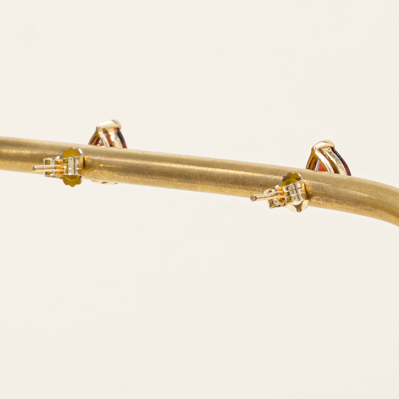 Boucles d'oreilles en grenat en forme de poire | 1,80 ct |