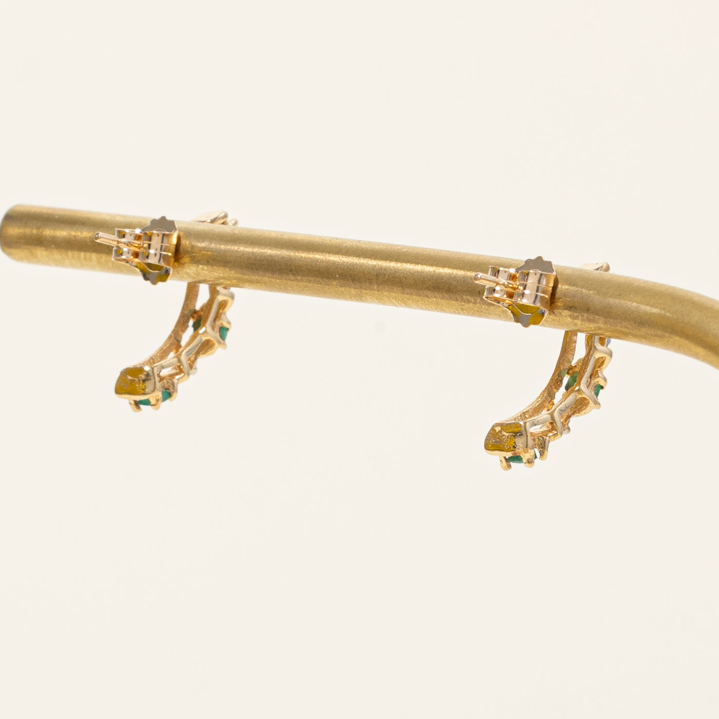 Boucles d'oreilles demi-huggie émeraude et diamant | 0,15 ct, 0,02 ct |