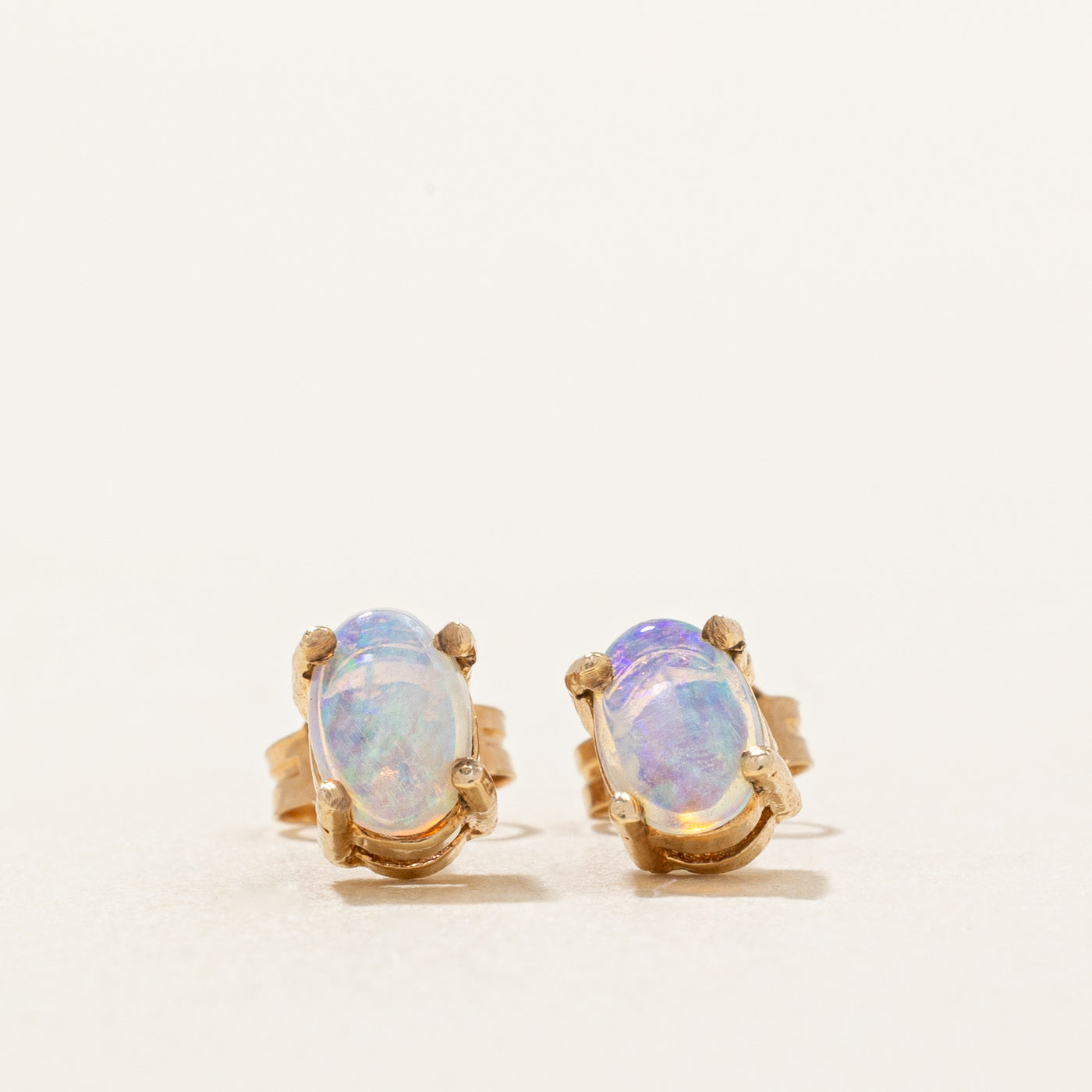 Boucles d'oreilles puces en opale | 0,40 ct |