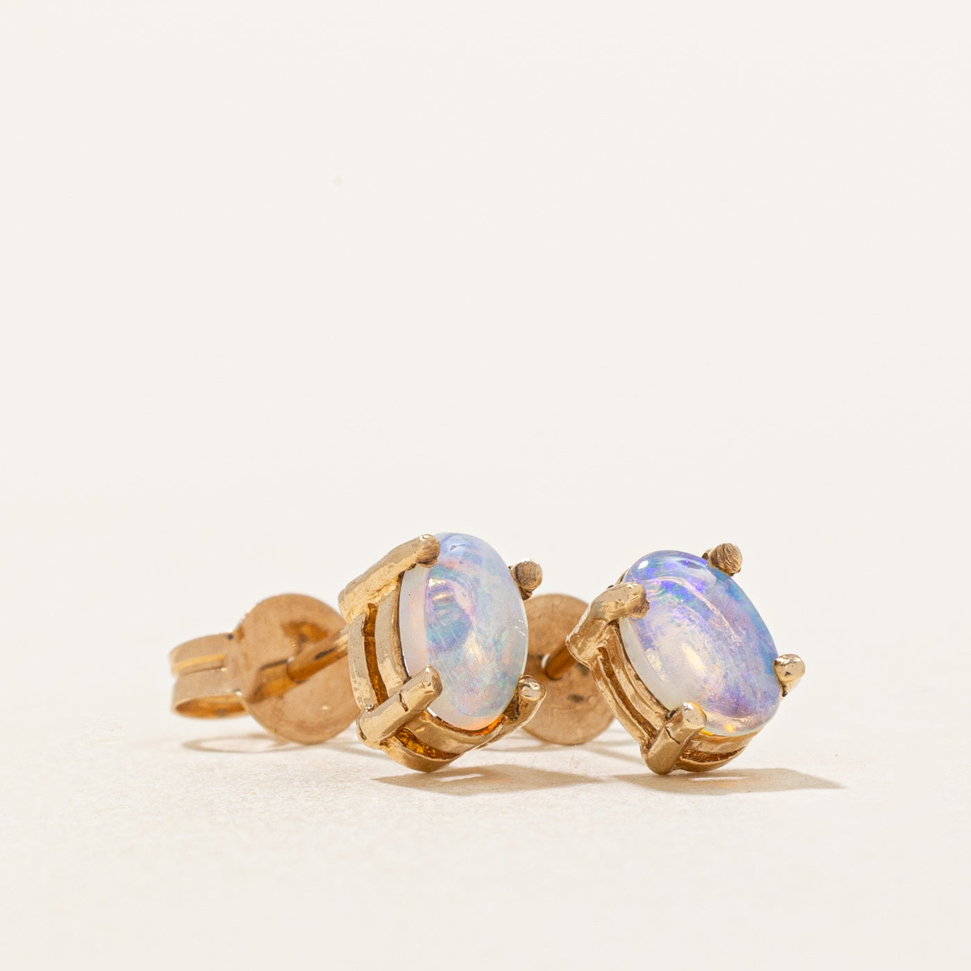 Boucles d'oreilles puces en opale | 0,40 ct |