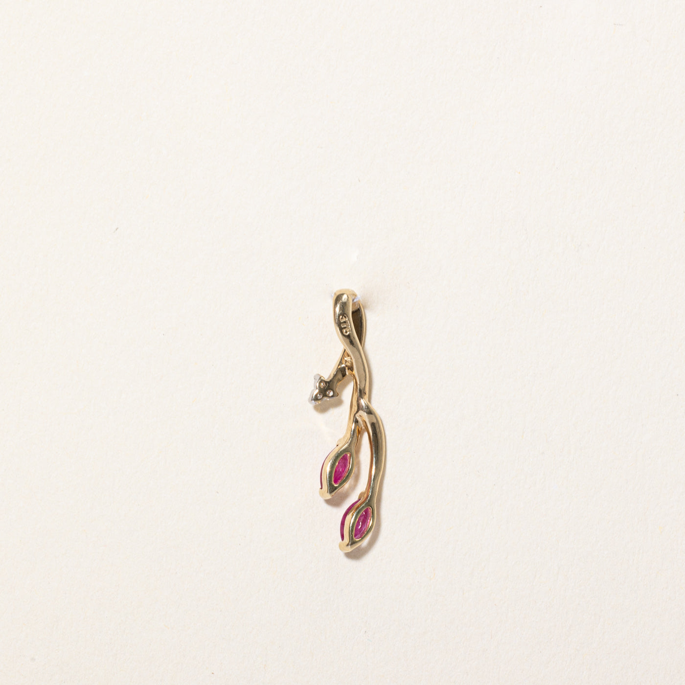 Pendentif rubis et diamants | 0,25 ct au total, 0,01 ct |