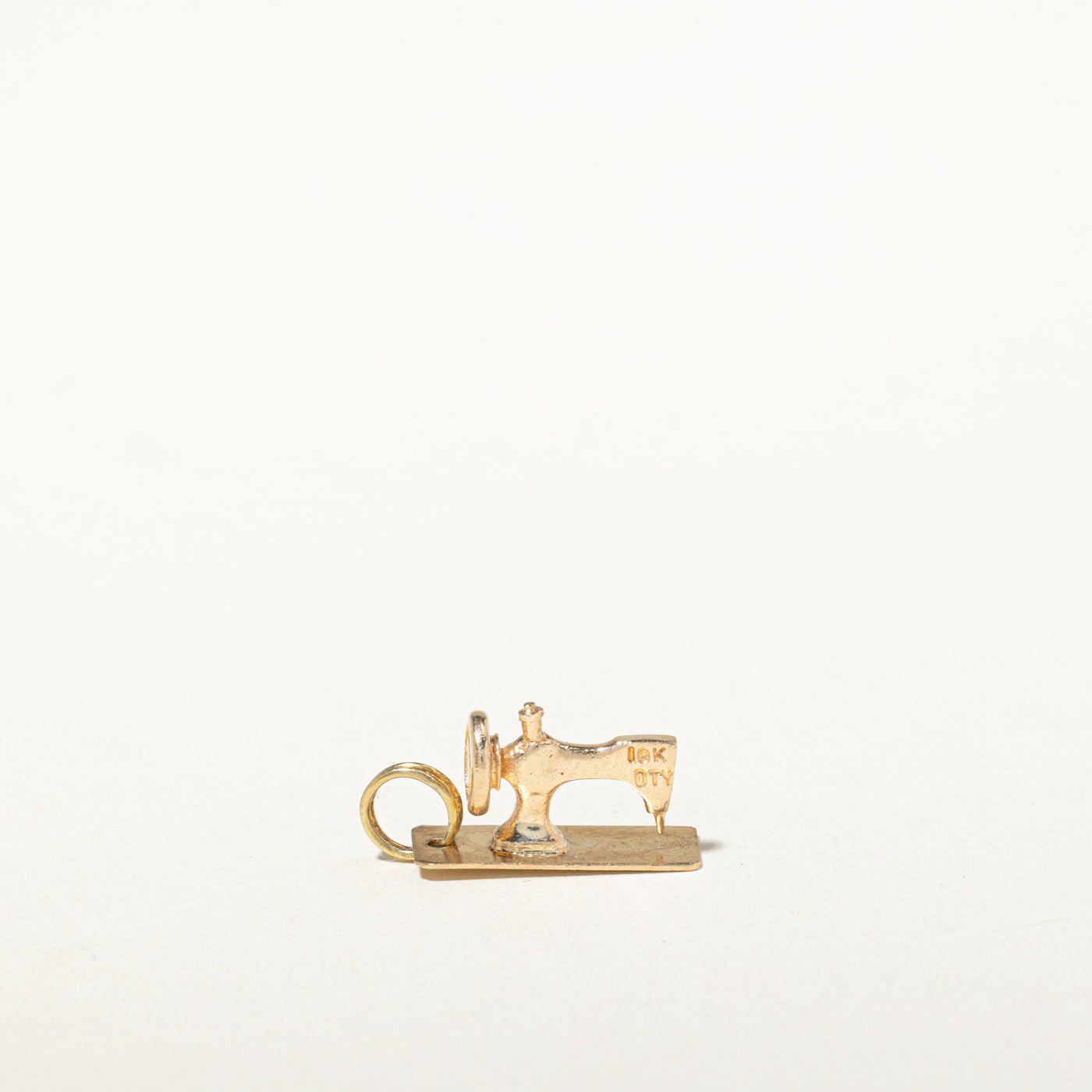 10k Yellow Gold Sewing Machine Charm
