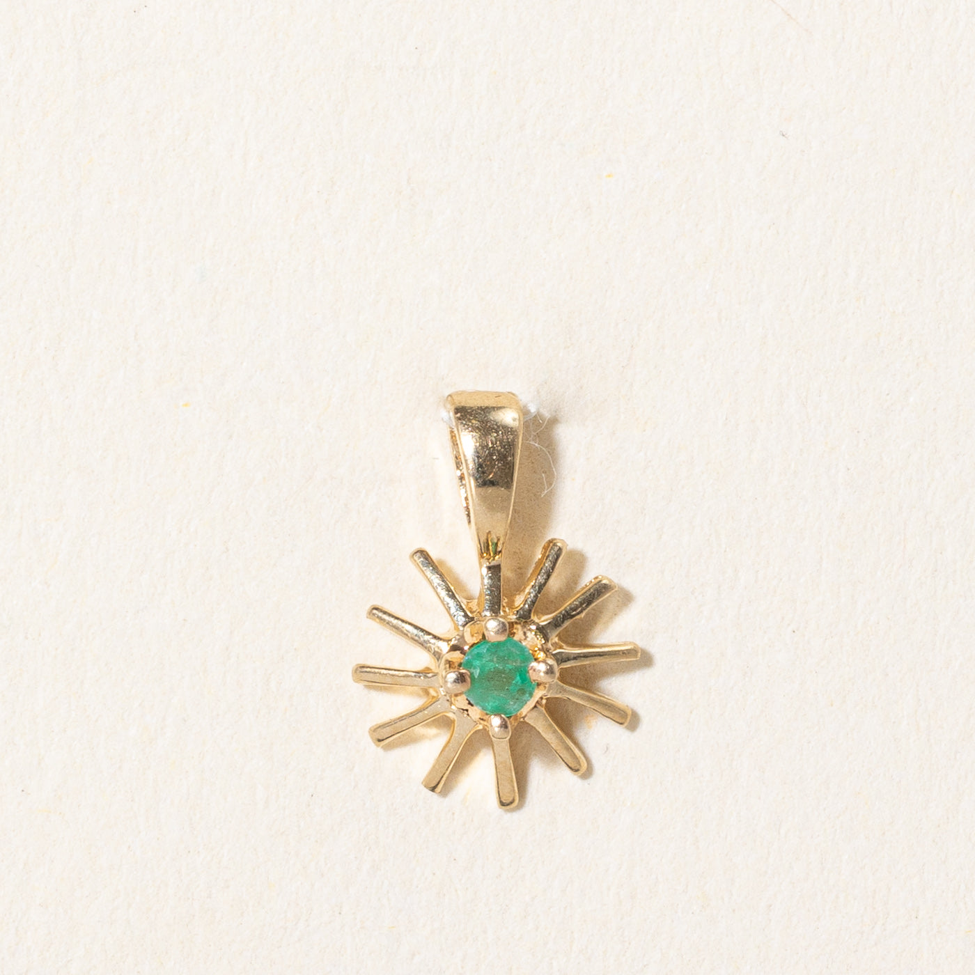 Pendentif émeraude | 0,04 ct |