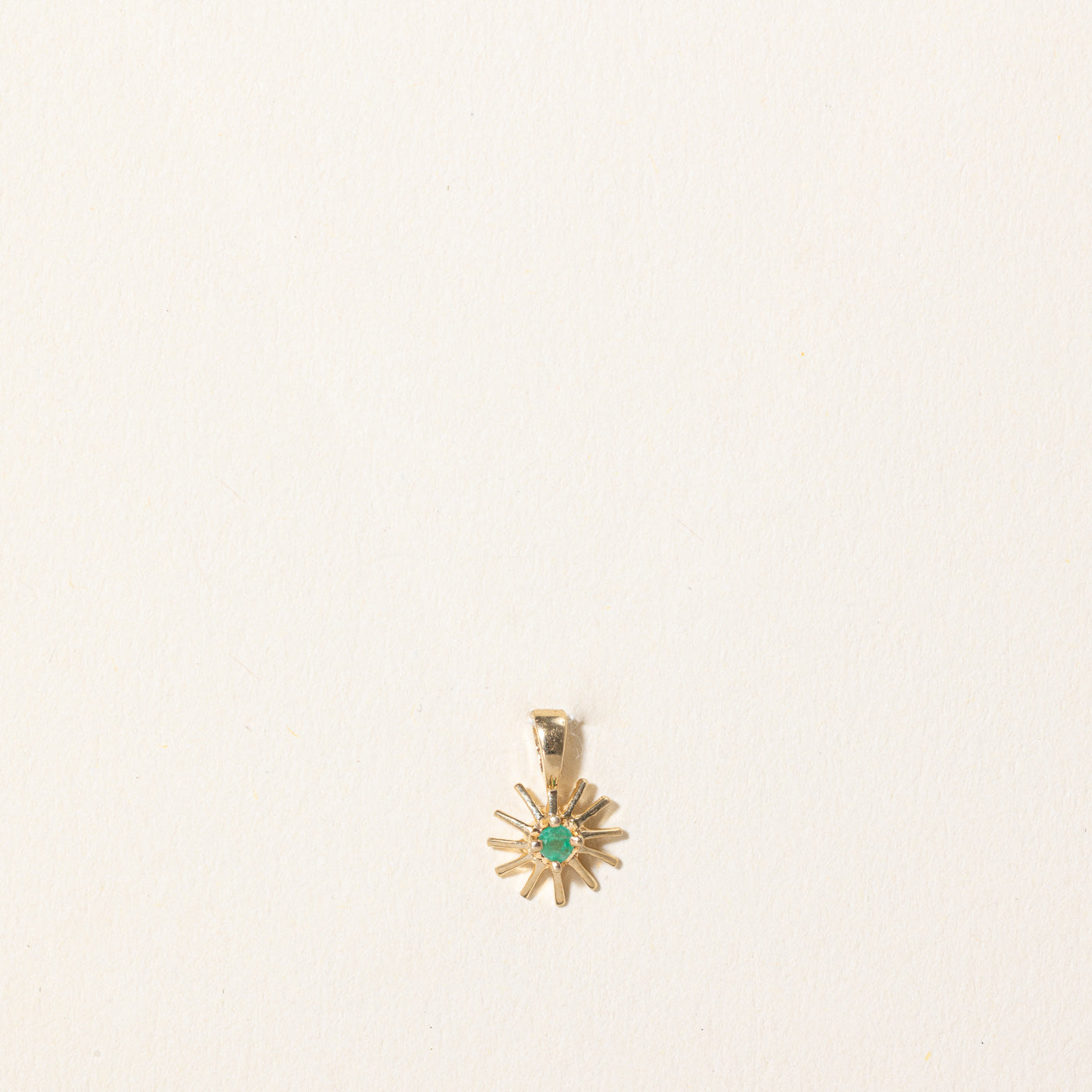 Pendentif émeraude | 0,04 ct |