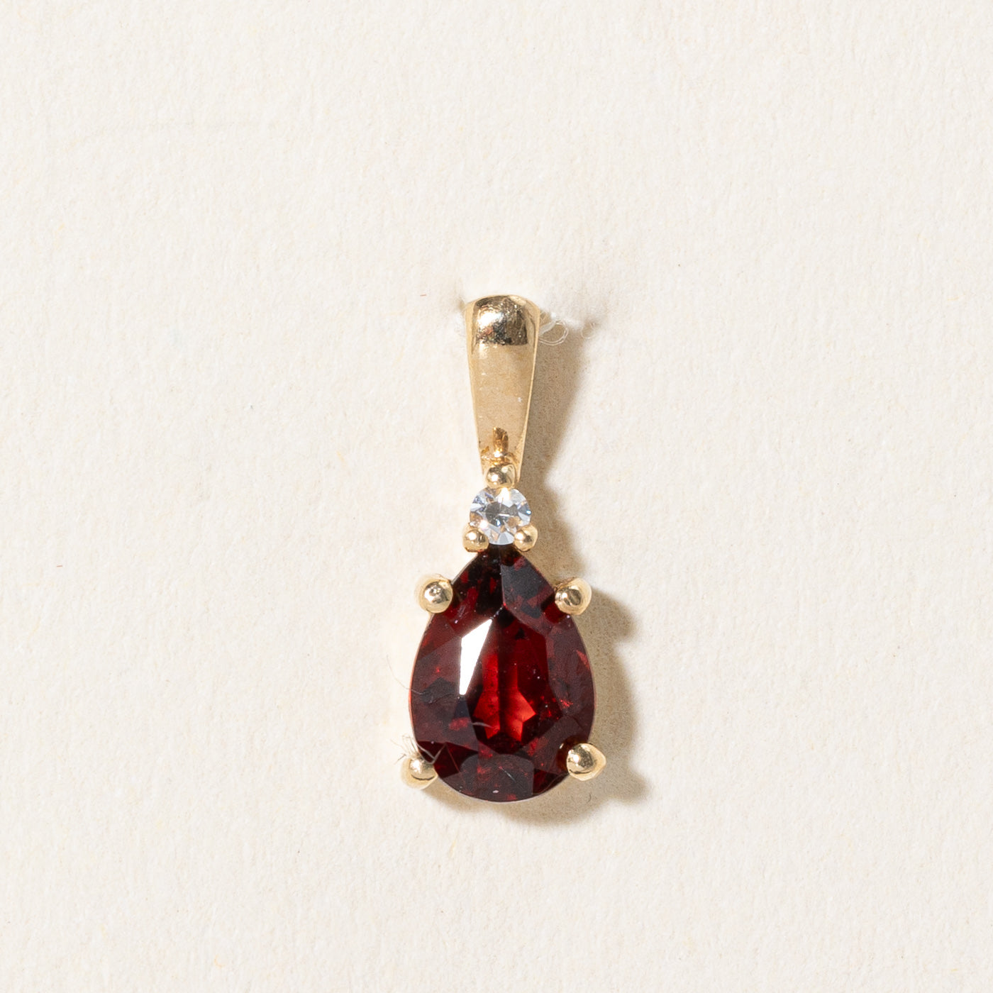 Garnet & Diamond Pendant | 0.75ct, 0.02ct |