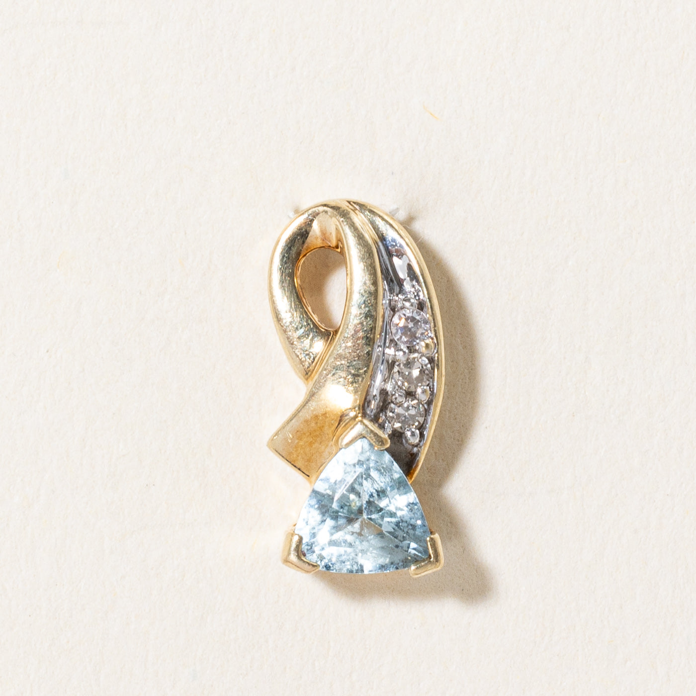 Aquamarine & Diamond Pendant | 0.33ct, 0.04ct |