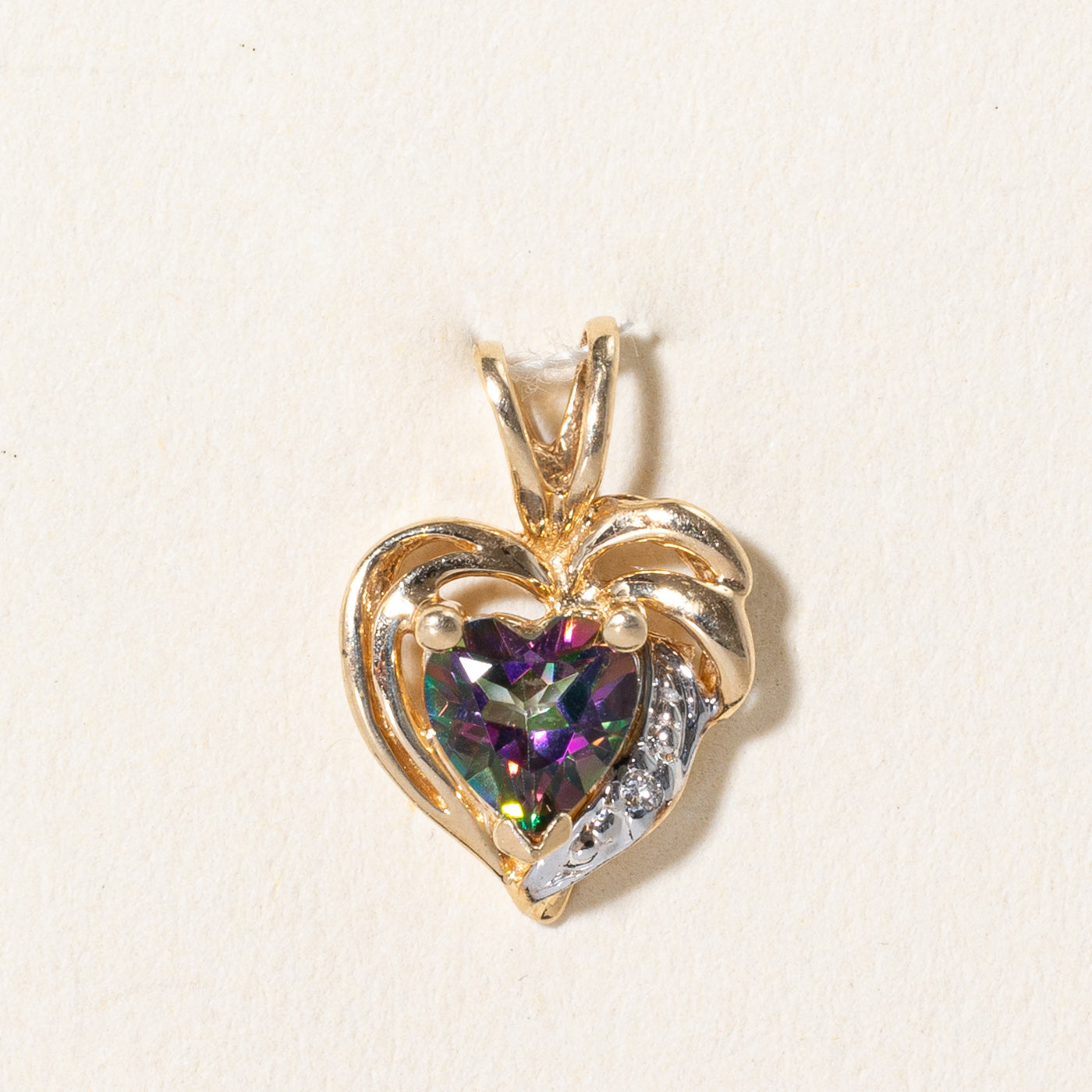 Pendentif cœur en topaze mystique et diamants | 0,64 ct, 0,005 ct |