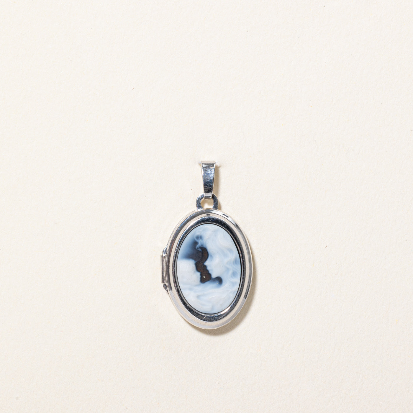 Blue Agate Cameo Locket | 2.00ct |