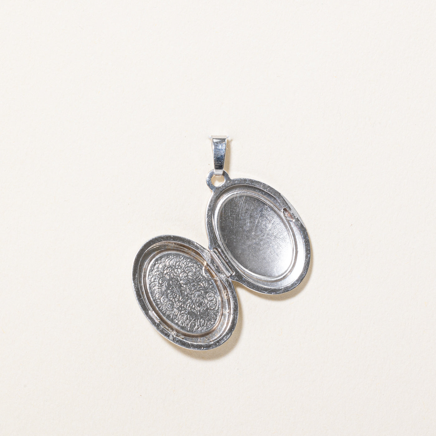 Blue Agate Cameo Locket | 2.00ct |