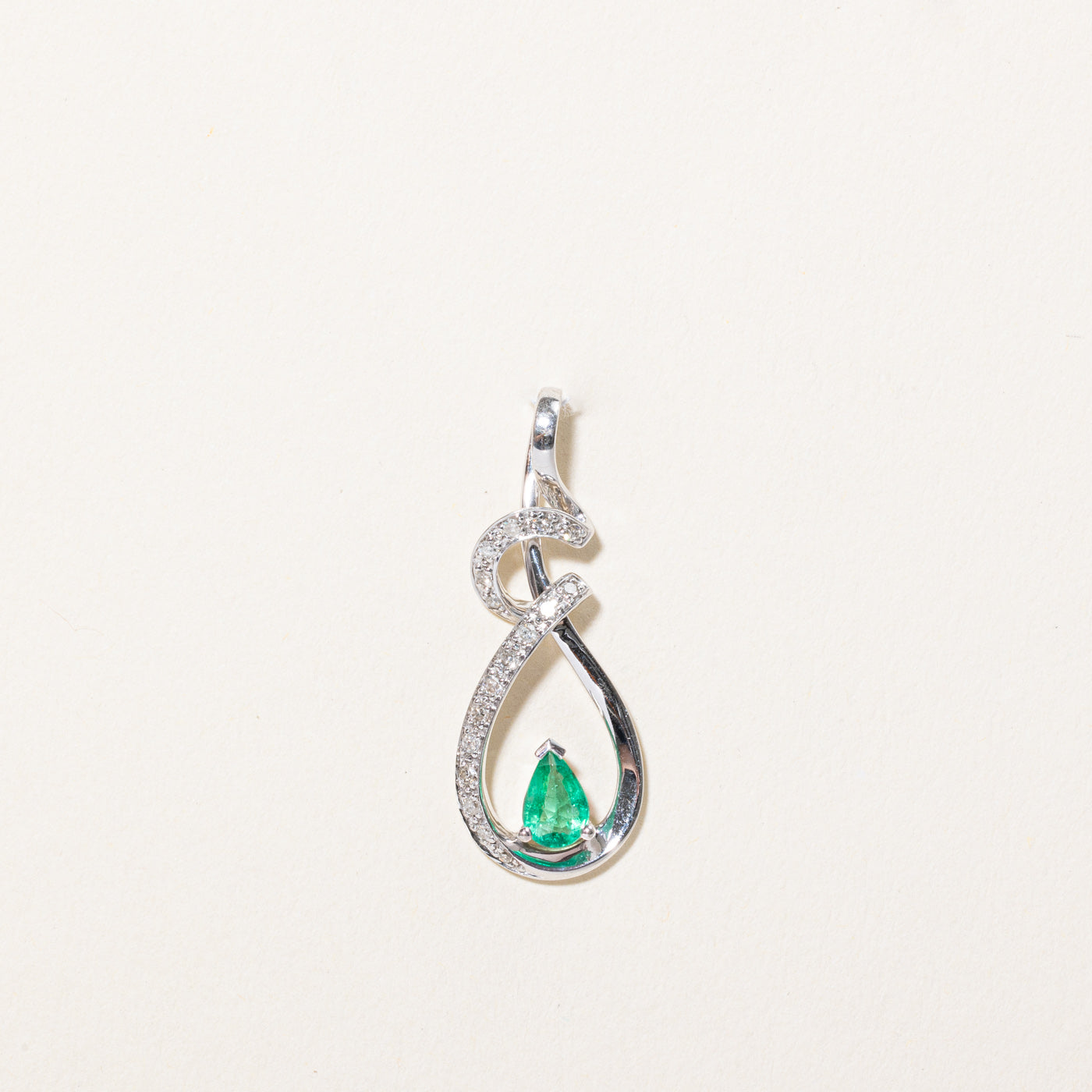 Emerald & Diamond Pendant | 0.25ct, 0.11ctw |