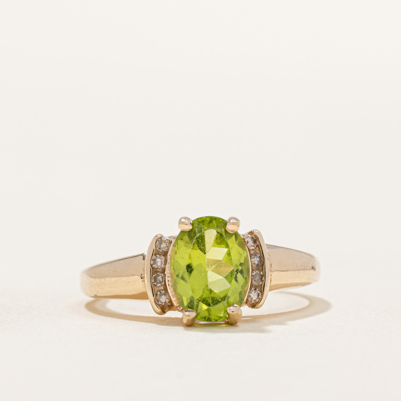 Bague cocktail péridot et diamants | 1,15 ct, 0,06 ct au total | Taille 6,25 |