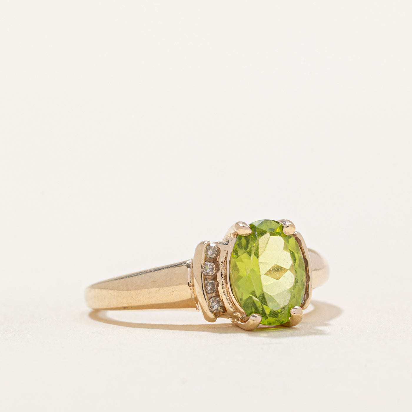 Bague cocktail péridot et diamants | 1,15 ct, 0,06 ct au total | Taille 6,25 |