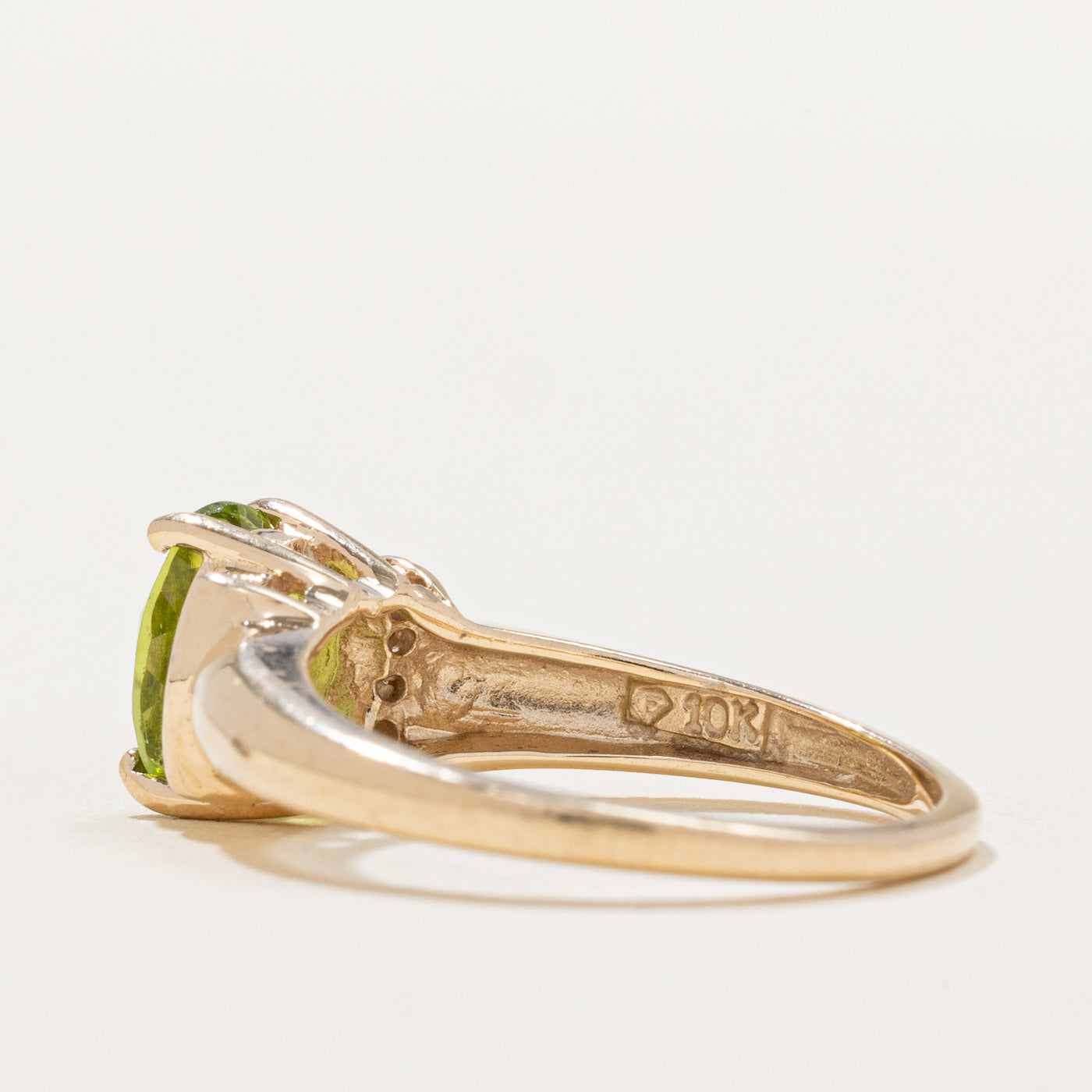 Bague cocktail péridot et diamants | 1,15 ct, 0,06 ct au total | Taille 6,25 |