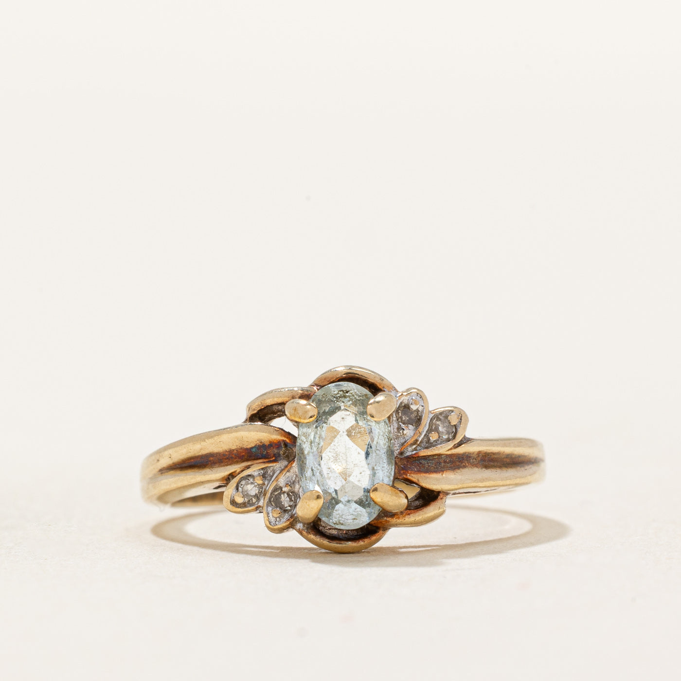 Bague en aigue-marine et diamants | 0,30 ct, 0,02 ct au total | Taille 4 |