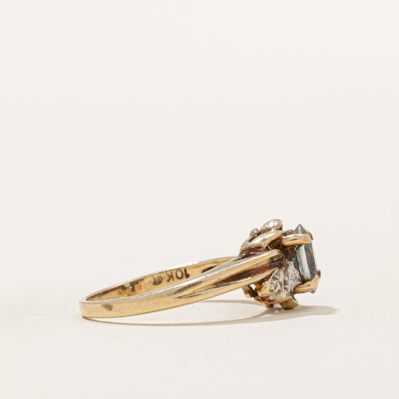 Bague en aigue-marine et diamants | 0,30 ct, 0,02 ct au total | Taille 4 |