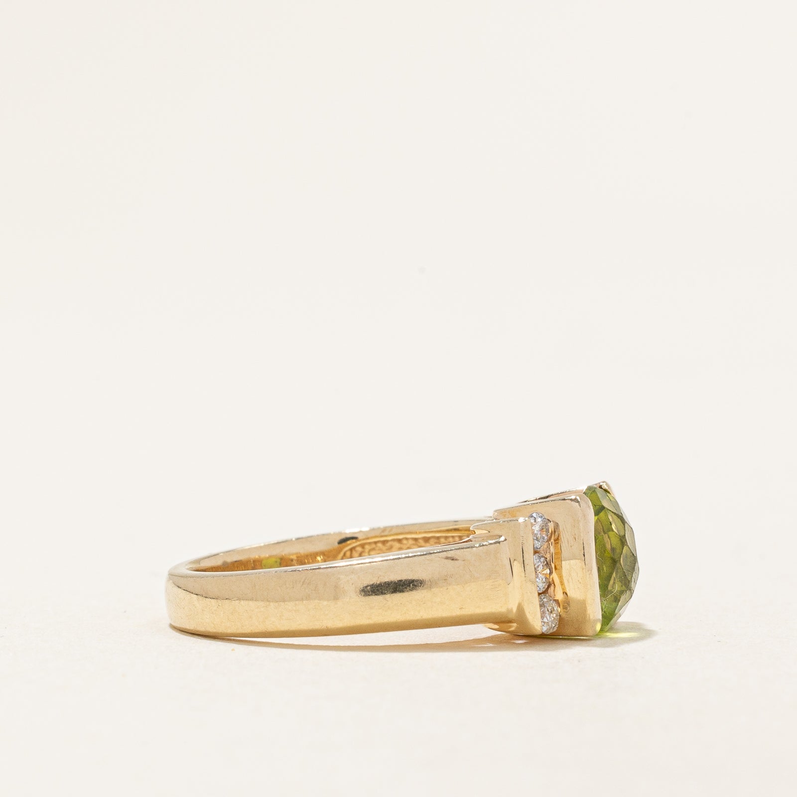 Peridot & Diamond Ring | 1.50ct, 0.18ctw | SZ 4.5 |