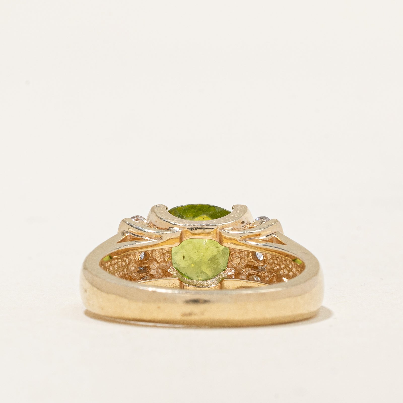 Peridot & Diamond Ring | 1.50ct, 0.18ctw | SZ 4.5 |