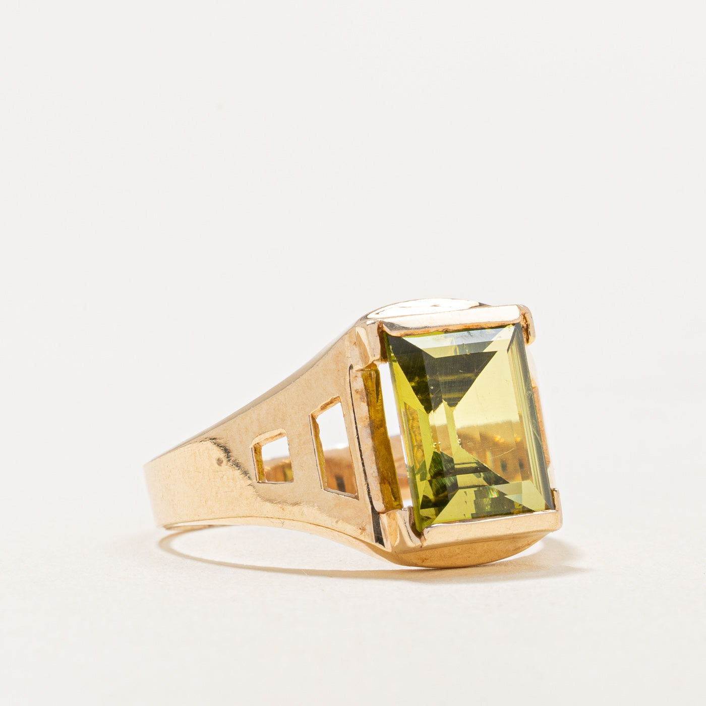 Synthetic Spinel | 3.75ct | SZ 7.75 |