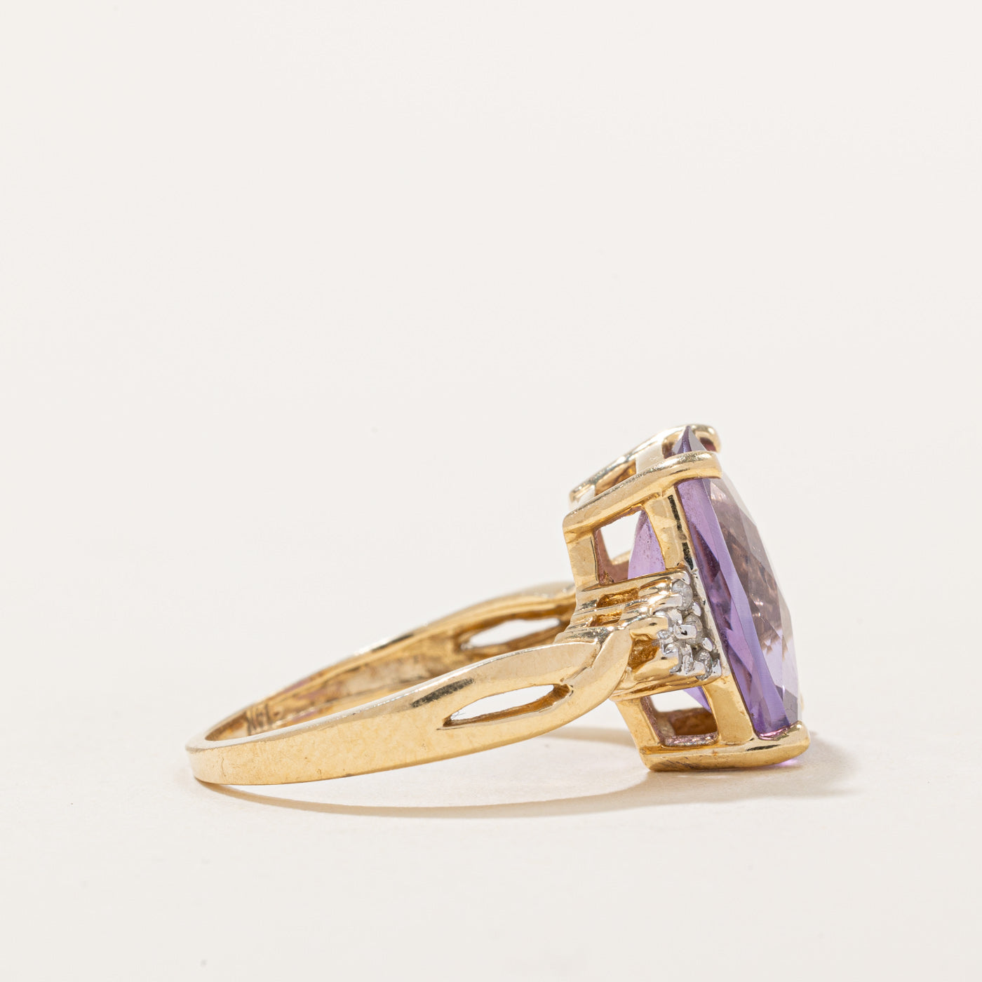 Amethyst & Diamond Cocktail Ring | 5.00ct, 0.05ctw | SZ 7 |