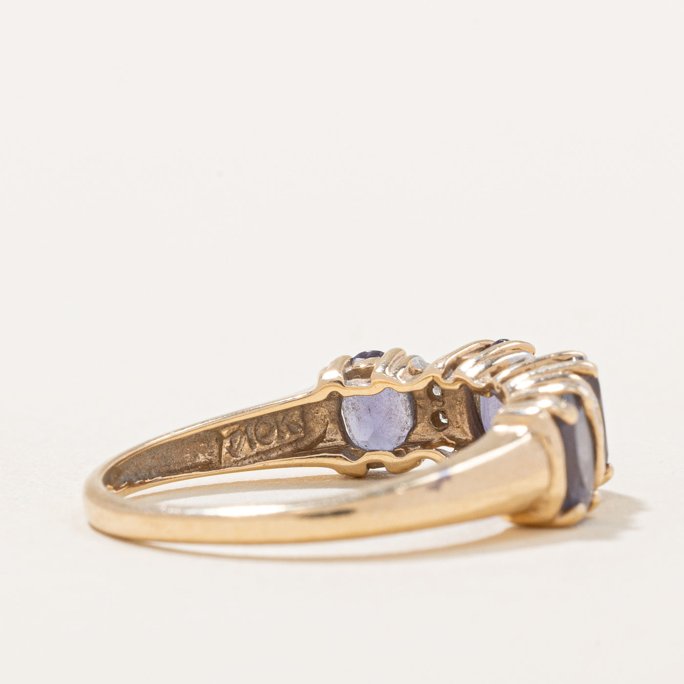 Bague en améthyste et diamants | 0,70 ct, 0,04 ct | Taille 5,75 |
