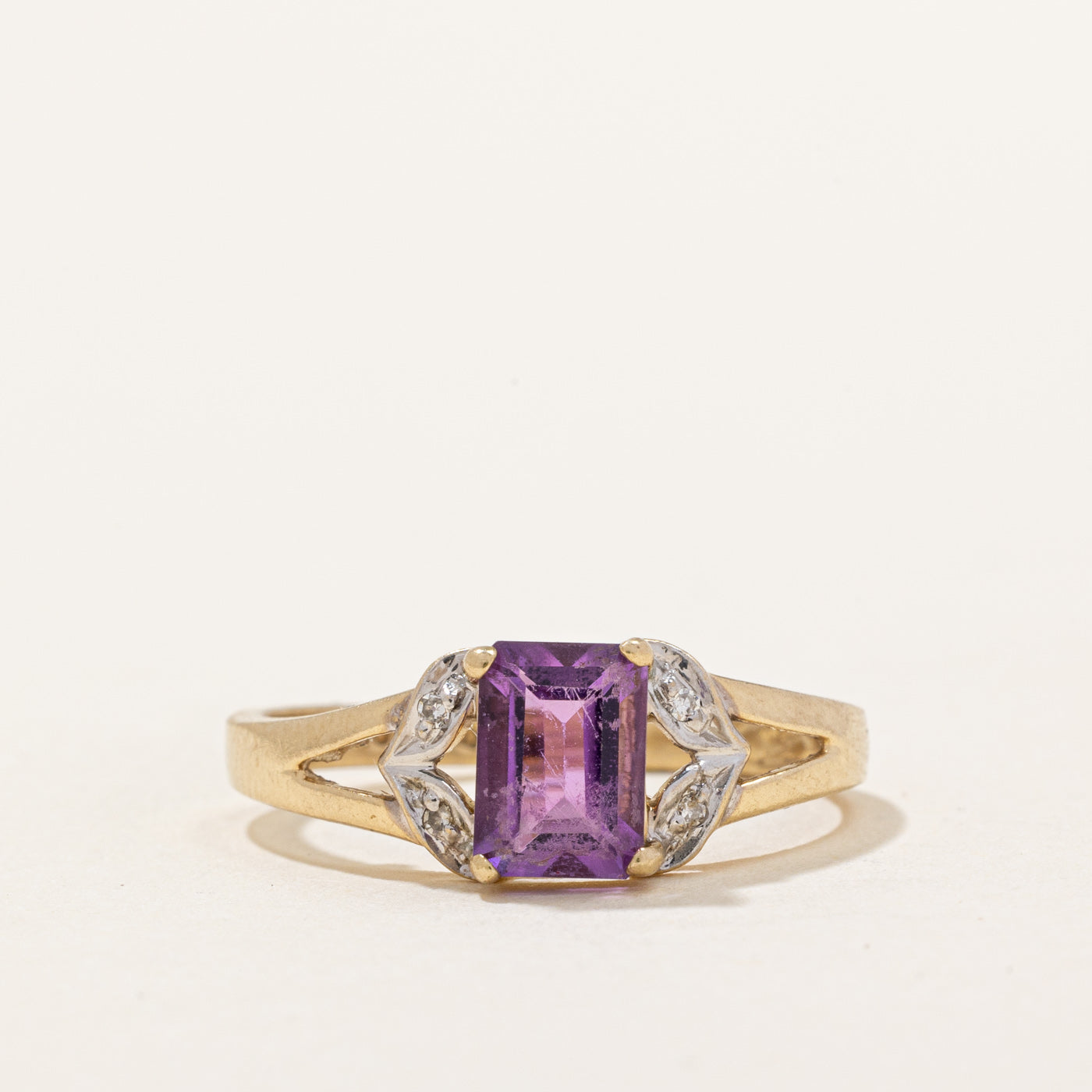 Bague en améthyste et diamants | 0,75 ct, 0,02 ct au total | Taille 6,25 |