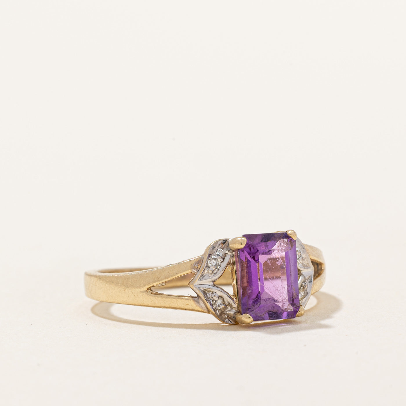 Bague en améthyste et diamants | 0,75 ct, 0,02 ct au total | Taille 6,25 |