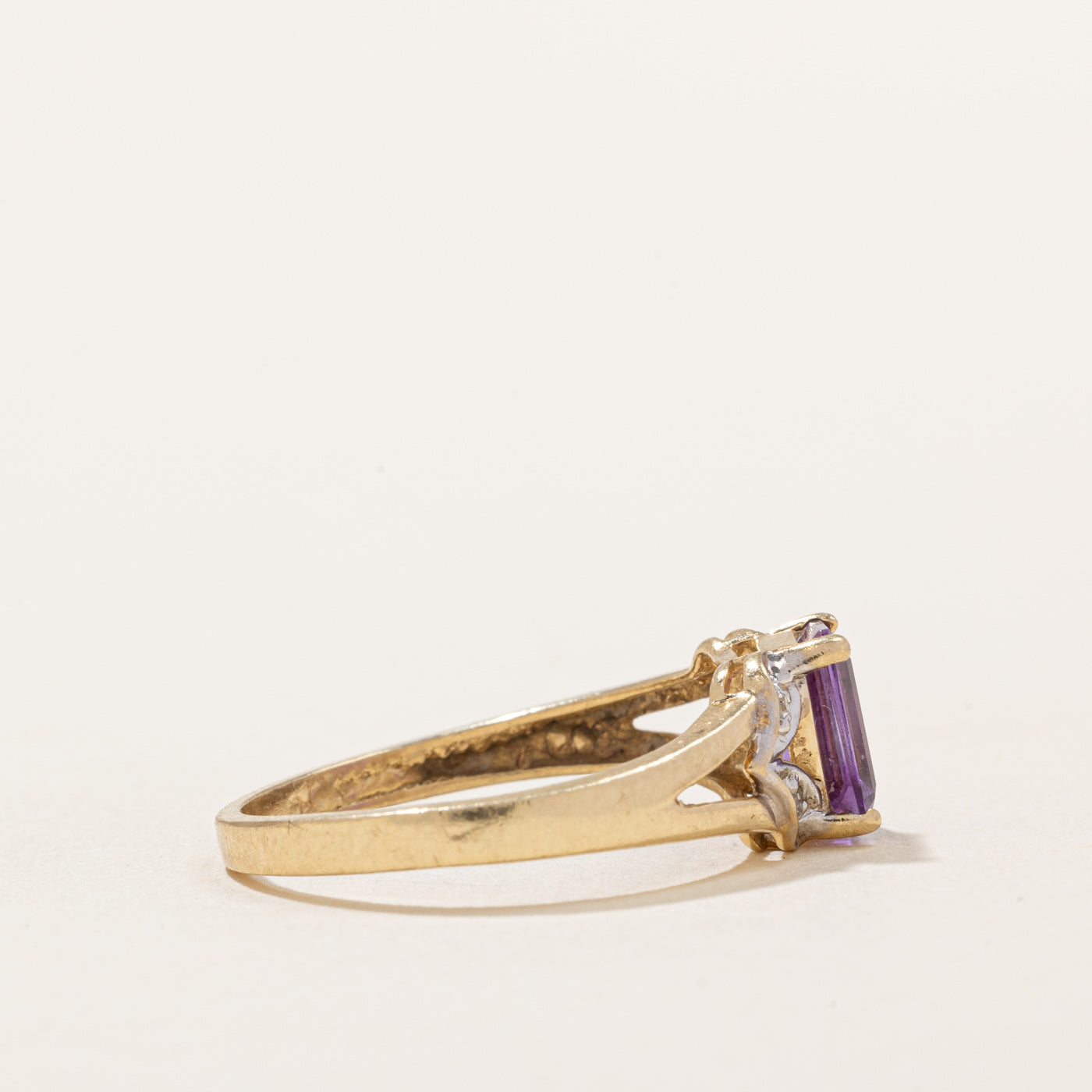 Bague en améthyste et diamants | 0,75 ct, 0,02 ct au total | Taille 6,25 |