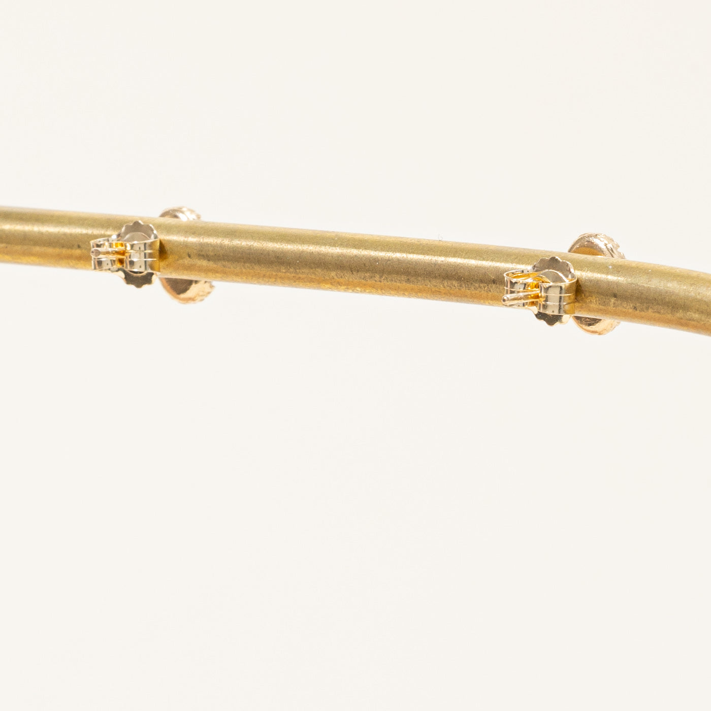 Boucles d'oreilles puces en opale | 0,60 ct |