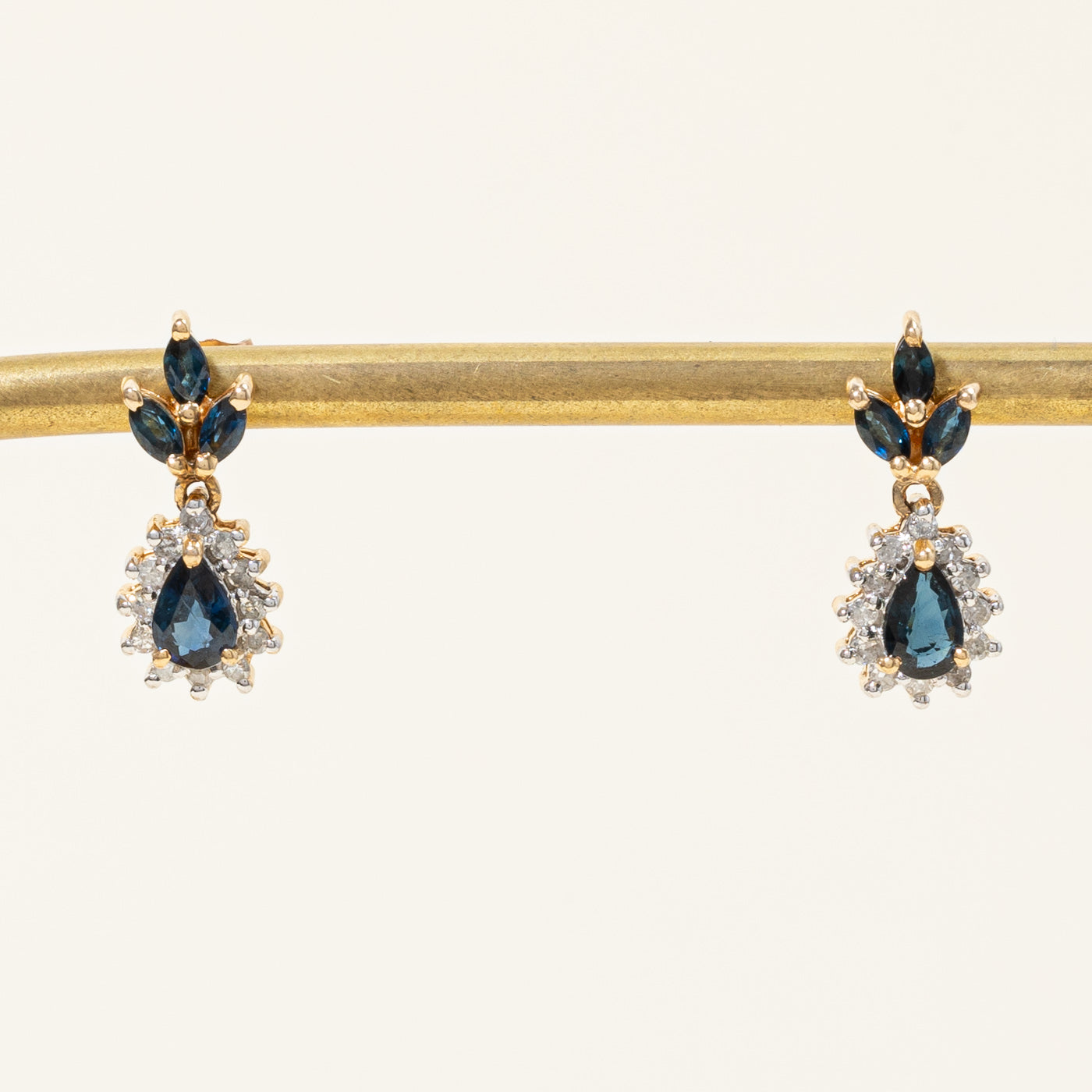 Boucles d'oreilles saphir et diamants | 1,20 ct, 0,24 ct |