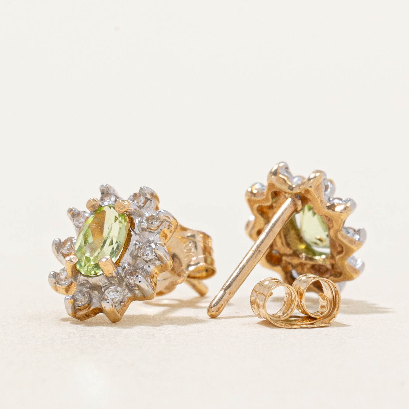 Boucles d'oreilles puces en péridot et diamants | 0,40 ct, 0,10 ct |
