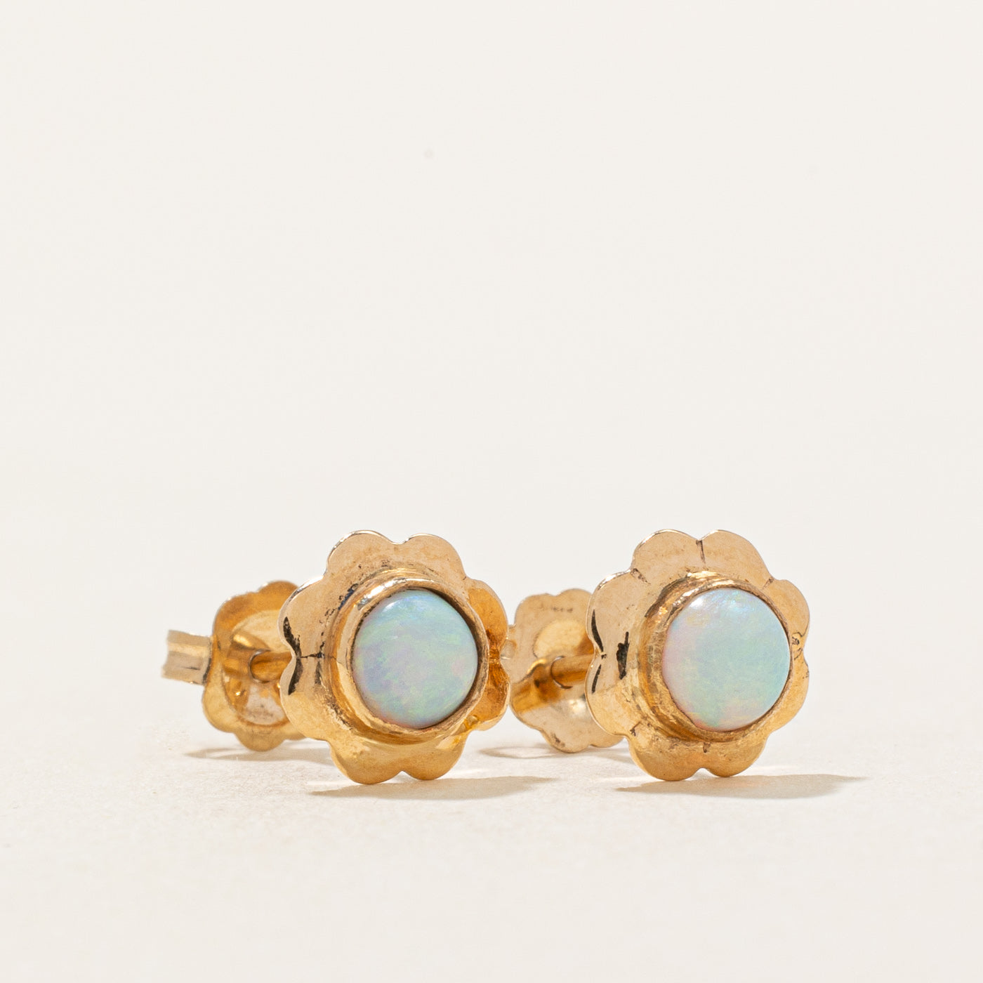 Boucles d'oreilles puces en opale | 0,36 ct |