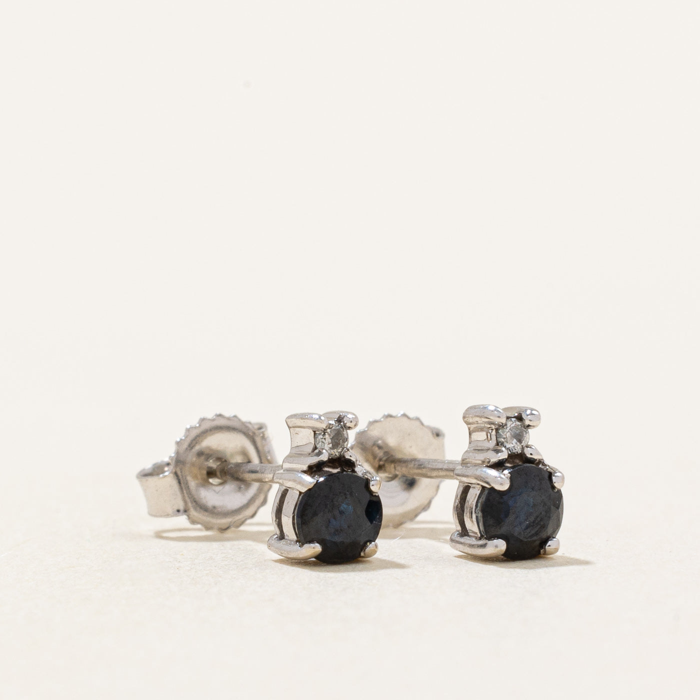 Boucles d'oreilles puces saphir et diamant | 0,34 ct, 0,02 ct |