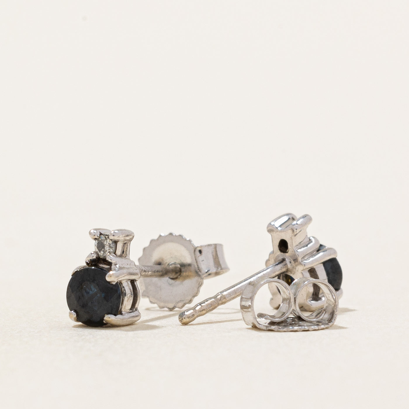 Boucles d'oreilles puces saphir et diamant | 0,34 ct, 0,02 ct |