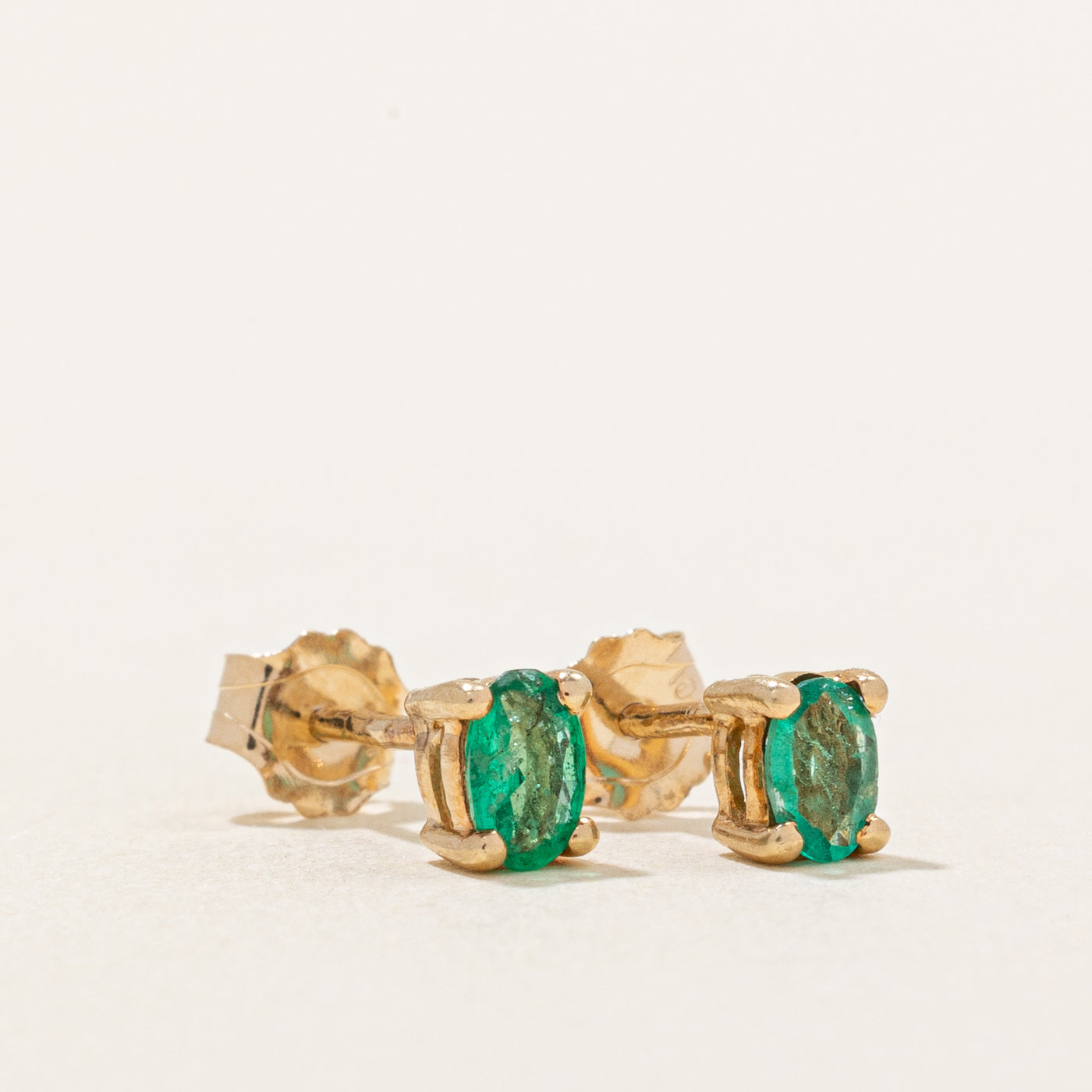 Boucles d'oreilles puces en émeraude | 0,32 ct |
