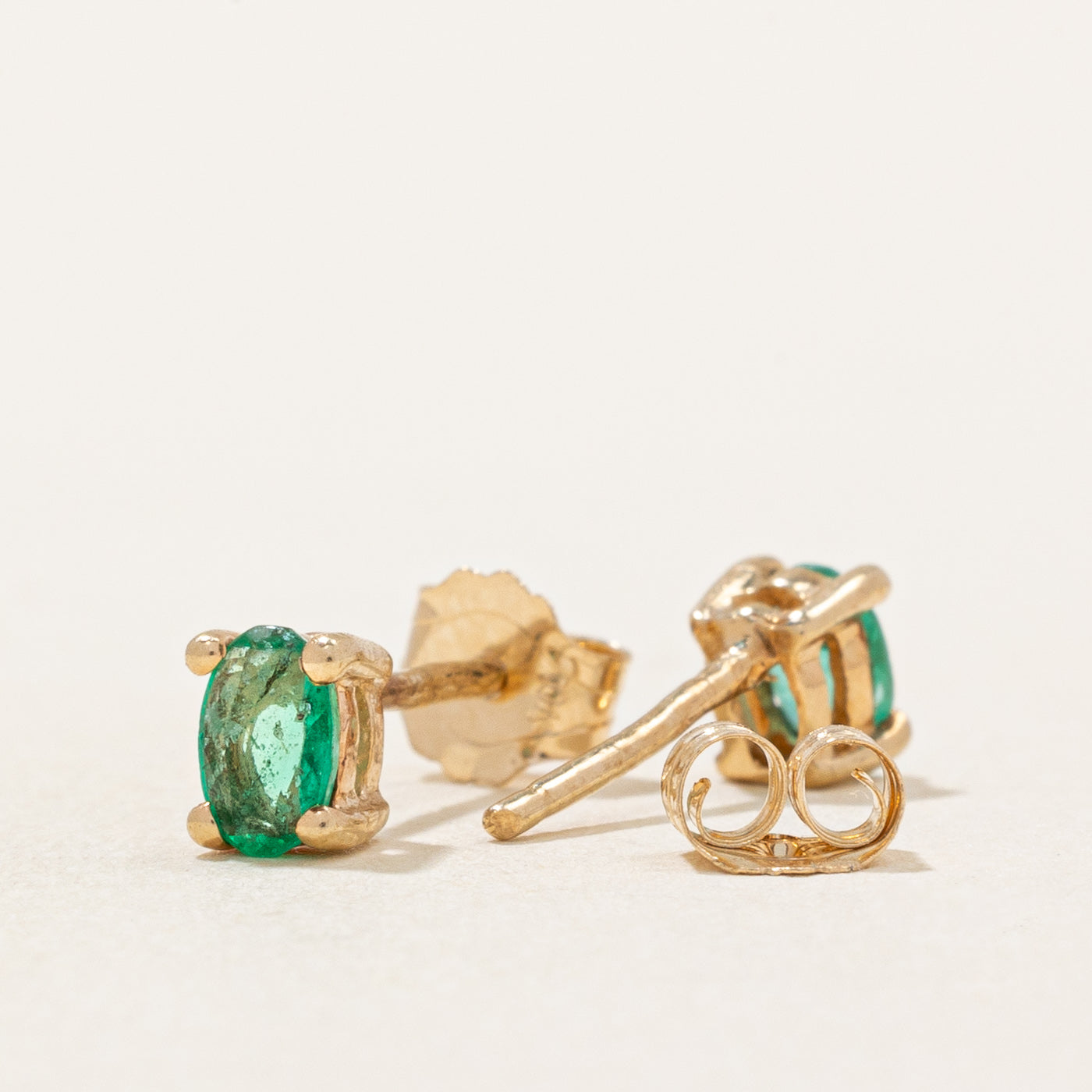 Boucles d'oreilles puces en émeraude | 0,32 ct |