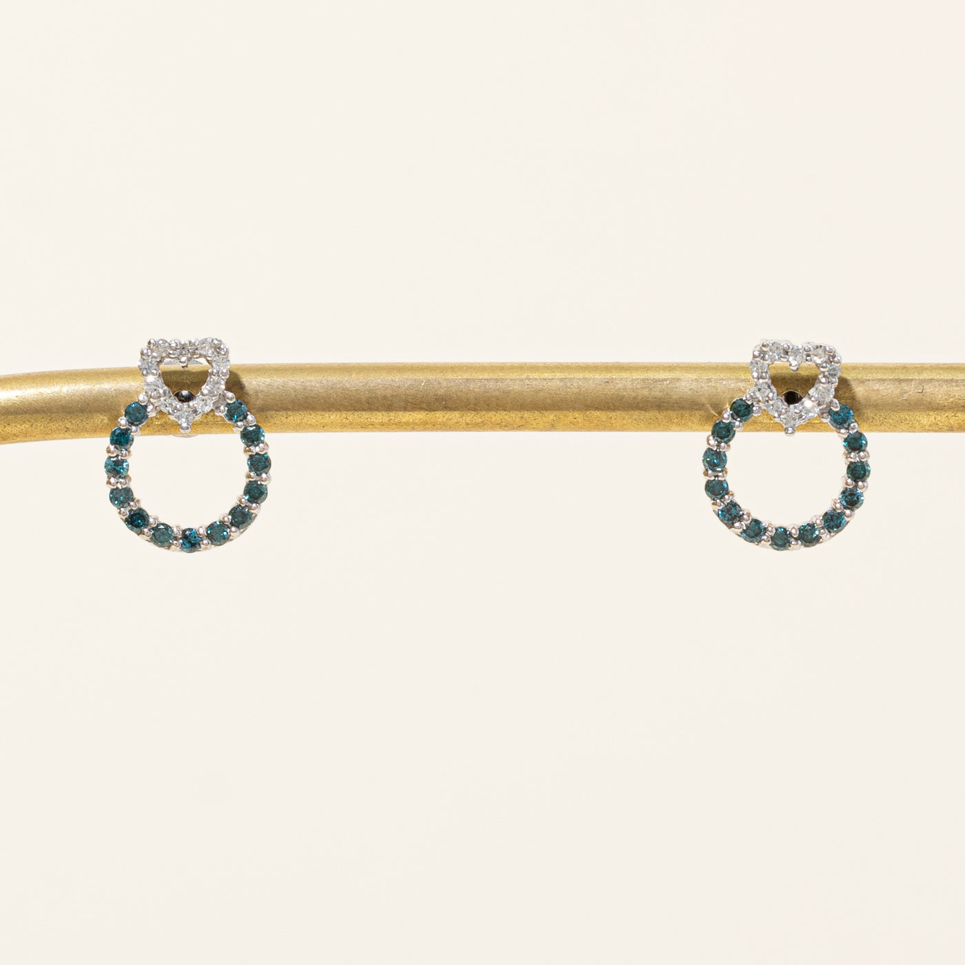Boucles d'oreilles en diamants bleus et blancs | 0,26 ct, 0,10 ct |