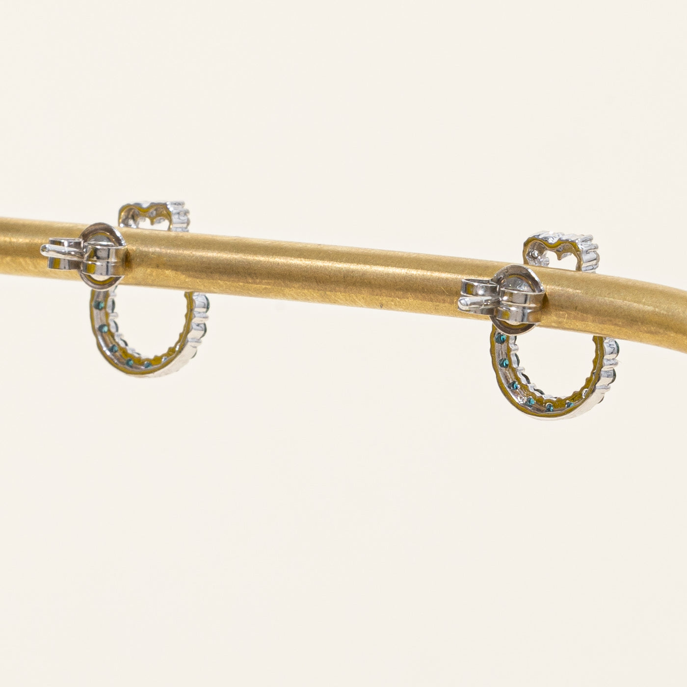 Boucles d'oreilles en diamants bleus et blancs | 0,26 ct, 0,10 ct |