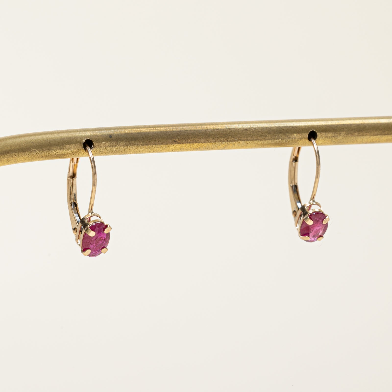 Boucles d'oreilles pendantes en rubis | 0,90 ct |